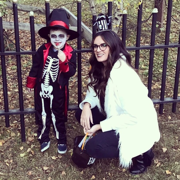 Meet your Posher, Heather - Picture 1 of 4